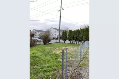 15725 SE Stark St, Portland, OR 97233 - Photo 26