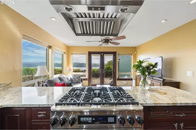 2139 McPherson St, North Bend, OR 97459 - Photo 10