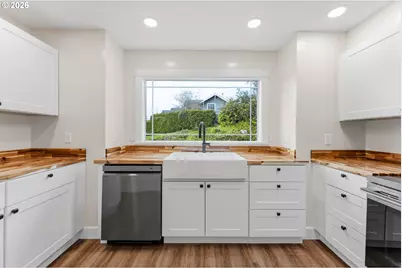 790 Oregon Ave, North Bend, OR 97459 - Photo 16