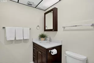 2211 SW 1st Ave, Portland, OR 97201 - Photo 28