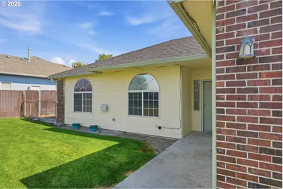 169 Rio Senda St, Umatilla, OR 97882 - Photo 2