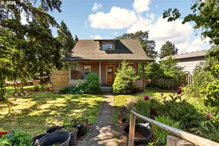 127 SE Wyers St, White Salmon, WA 98672 - Photo 2