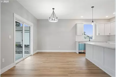 195 Iowa St, Silverton, OR 97381 - Photo 16