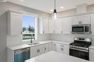 195 Iowa St, Silverton, OR 97381 - Photo 14