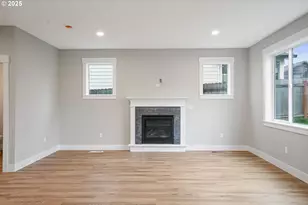 195 Iowa St, Silverton, OR 97381 - Photo 10