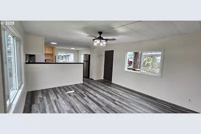 401 N Comstock Rd, Sutherlin, OR 97479 - Photo 4