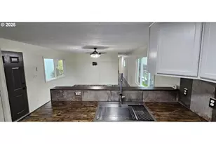 401 N Comstock Rd, Sutherlin, OR 97479 - Photo 8