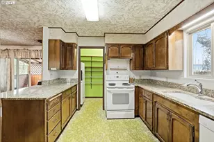 3244 W 7th St, The Dalles, OR 97058 - Photo 12