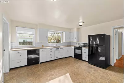 469 NE Sterling Dr, Roseburg, OR 97470 - Photo 10