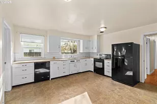 469 NE Sterling Dr, Roseburg, OR 97470 - Photo 10