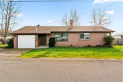 469 NE Sterling Dr, Roseburg, OR 97470 - Photo 1