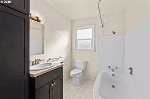 469 NE Sterling Dr, Roseburg, OR 97470 - Photo 16