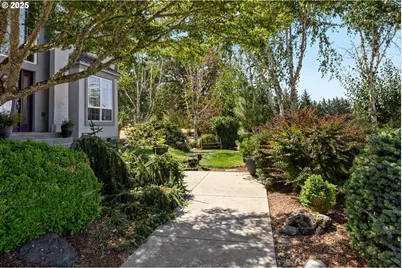 425 Cross Creek Dr, Roseburg, OR 97471 - Photo 2