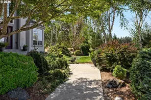 425 Cross Creek Dr, Roseburg, OR 97471 - Photo 2