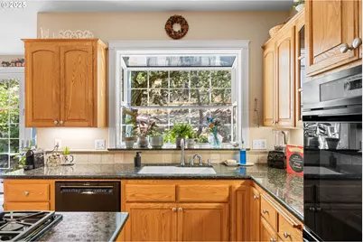 425 Cross Creek Dr, Roseburg, OR 97471 - Photo 12