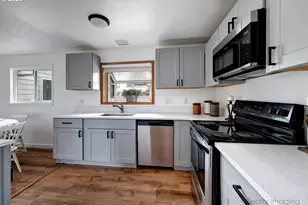 5714 NE Ainsworth St, Portland, OR 97218 - Photo 8