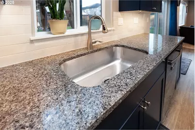 792 S 52nd Pl, Springfield, OR 97478 - Photo 12