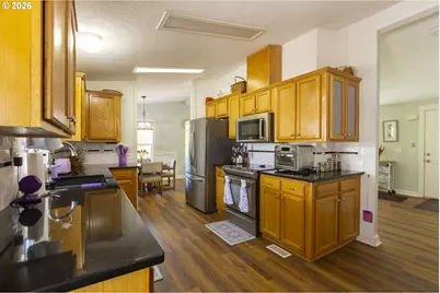 11584 SW Royal Villa Dr, Portland, OR 97224 - Photo 12