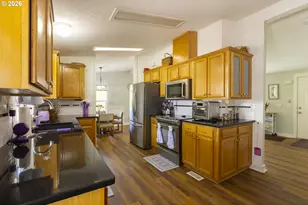 11584 SW Royal Villa Dr, Portland, OR 97224 - Photo 12