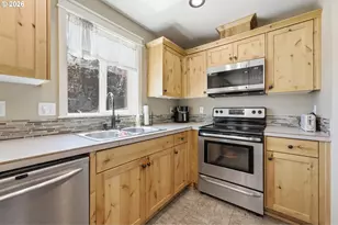 967 E 16th St, Lafayette, OR 97127 - Photo 8