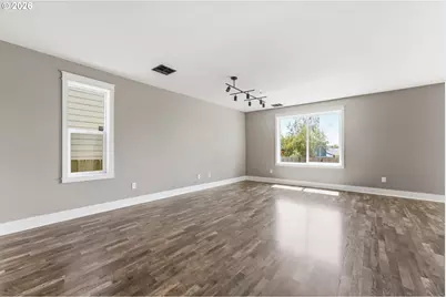967 E 16th St, Lafayette, OR 97127 - Photo 4