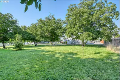 256 NW Jewell Ct, Irrigon, OR 97844 - Photo 32