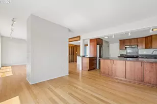 10435 SW 63rd Dr, Portland, OR 97219 - Photo 12
