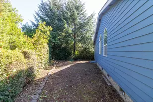 512 Robin Ln, Florence, OR 97439 - Photo 40