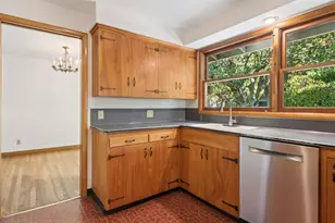 10426 SE Lincoln Ct, Portland, OR 97216 - Photo 12