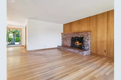 10426 SE Lincoln Ct, Portland, OR 97216 - Photo 6