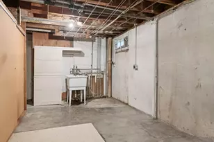 10426 SE Lincoln Ct, Portland, OR 97216 - Photo 32