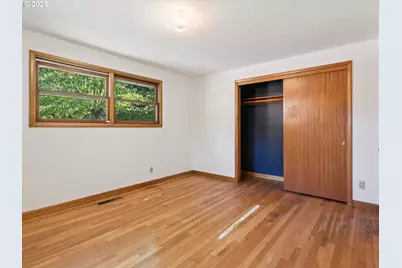 10426 SE Lincoln Ct, Portland, OR 97216 - Photo 18