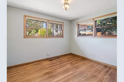 10426 SE Lincoln Ct, Portland, OR 97216 - Photo 20