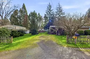 12510 SE Raymond St, Portland, OR 97236 - Photo 2