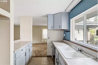 12510 SE Raymond St, Portland, OR 97236 - Photo 10