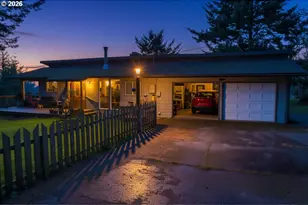 94268 6th St, Gold Beach, OR 97444 - Photo 1