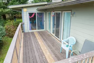 94268 6th St, Gold Beach, OR 97444 - Photo 10