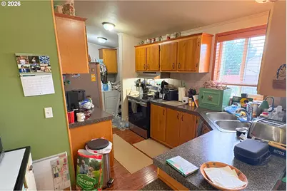1118 W C Ave, La Center, WA 98629 - Photo 6