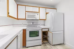20915 Fawn Ct, West Linn, OR 97068 - Photo 6