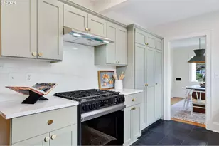 4313 NE Hazelfern Pl, Portland, OR 97213 - Photo 12