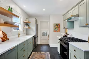 4313 NE Hazelfern Pl, Portland, OR 97213 - Photo 10