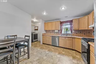 265 SE Grape Ave, Winston, OR 97496 - Photo 6