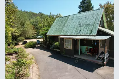185 Ecklund St, Canyonville, OR 97417 - Photo 2