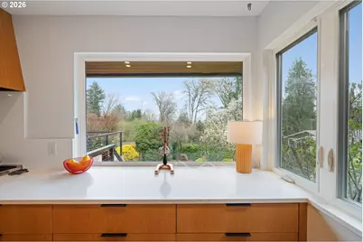 8110 SW Valley View Dr, Portland, OR 97225 - Photo 12