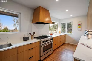 8110 SW Valley View Dr, Portland, OR 97225 - Photo 8