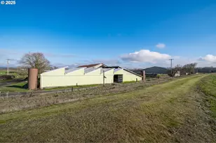 35308 Riverside Ln, Scappoose, OR 97056 - Photo 12