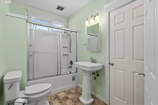380 E Berkeley St, Gladstone, OR 97027 - Photo 20