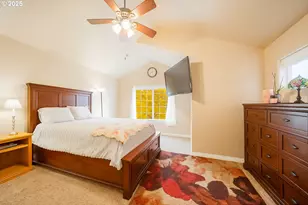 17484 SW November Ct, Beaverton, OR 97003 - Photo 20