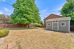 9142 SE Washington St, Portland, OR 97216 - Photo 24