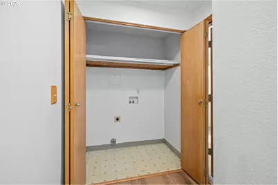 12037 SE Raymond St, Portland, OR 97266 - Photo 32